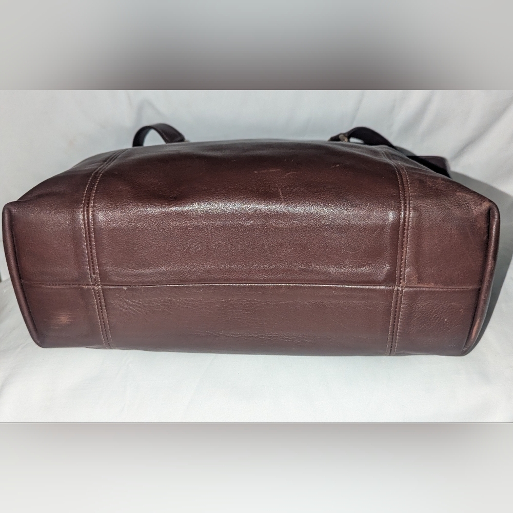 Vintage Coach Lightweight Tote In Glove Tanned Mahogany Leather. 4065 - Picture 5 of 14
